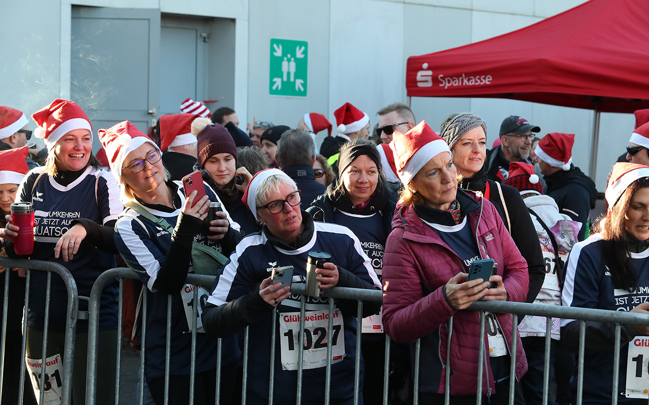 /2024/11/30-11-2024-Gluehwein-Mhagen-17.JPG