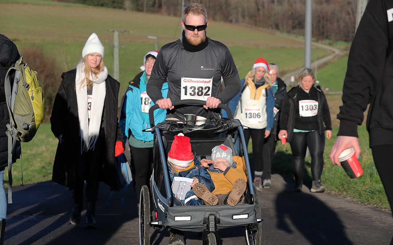 /2024/11/30-11-2024-Gluehwein-Mhagen-42.JPG