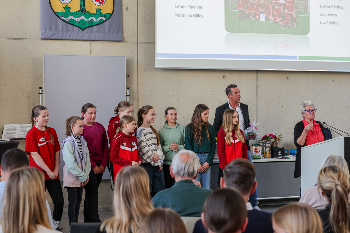 /2025/04/10-04-2025Sp-Ehrung_g05.jpg