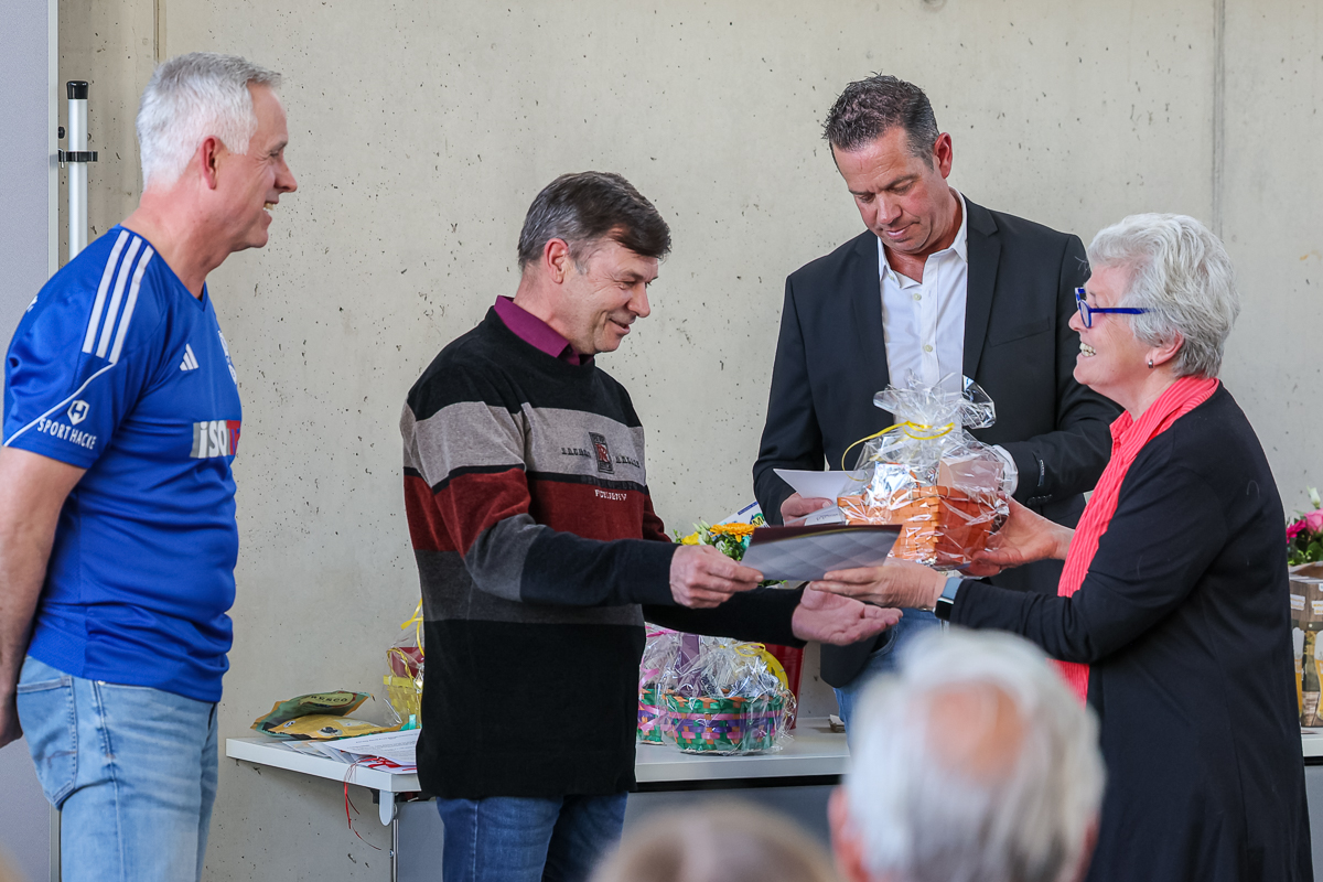 /2025/04/10-04-2025Sp-Ehrung_g08.jpg