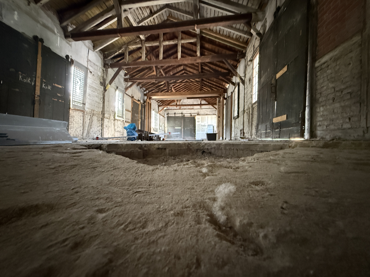 /2025/06/13-06-2025Bahnhof-vor2.jpg