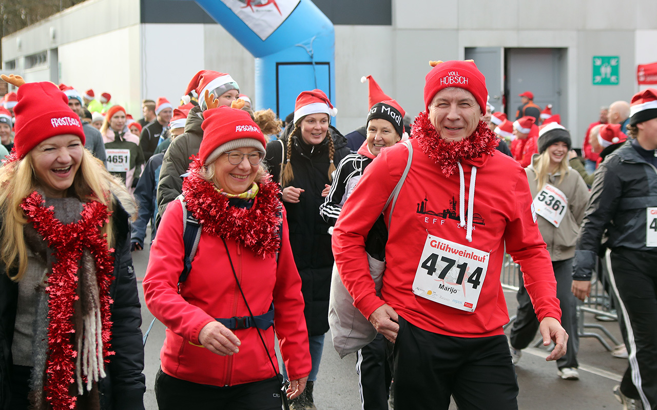 /2025/11/29-11-2025-gluehweinlauf-Mhagen-012.JPG