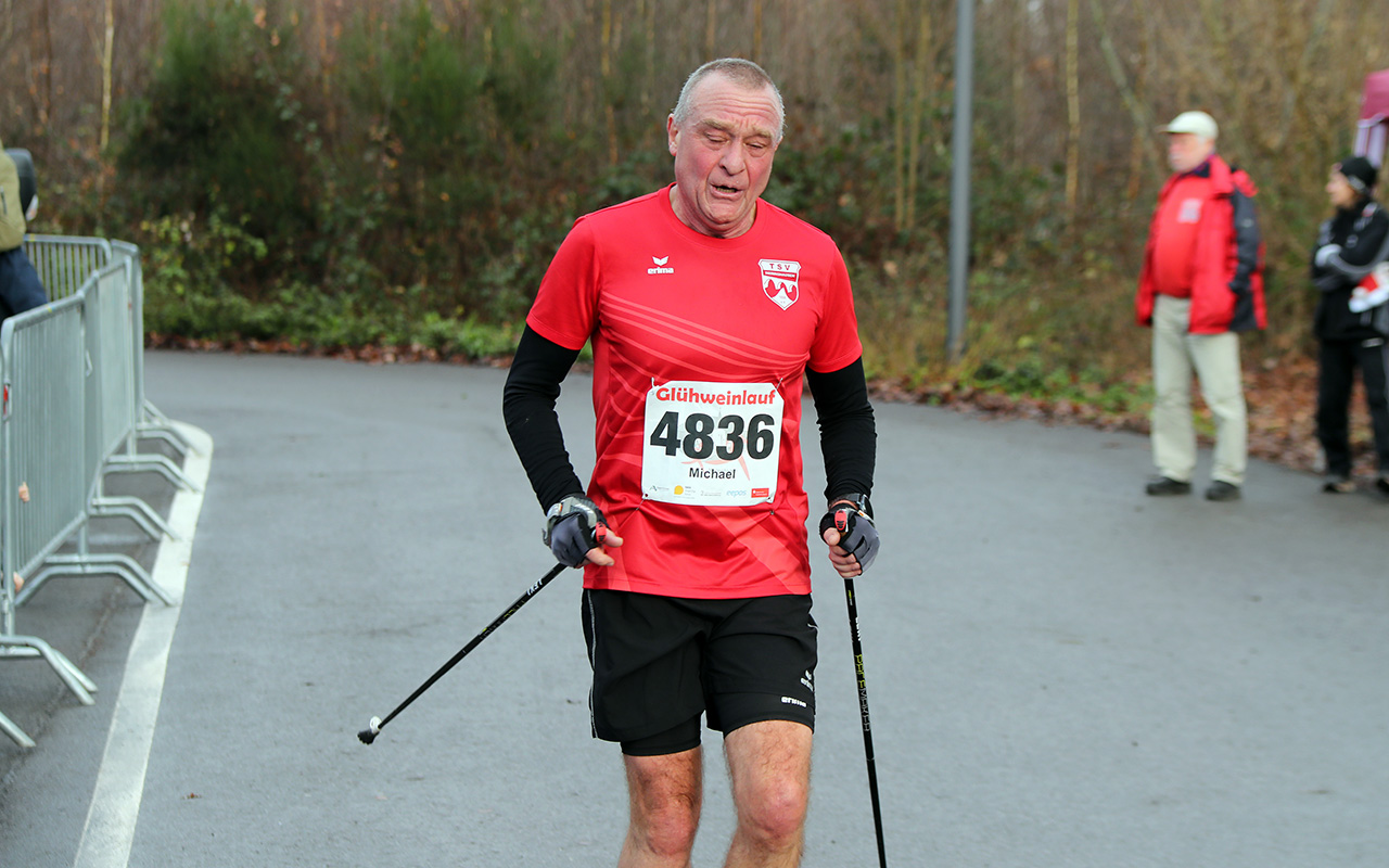 /2025/11/29-11-2025-gluehweinlauf-Mhagen-019.JPG