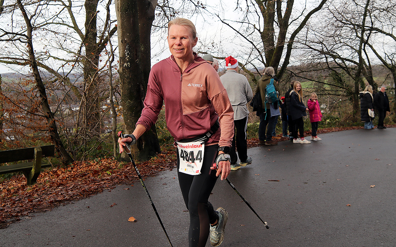 /2025/11/29-11-2025-gluehweinlauf-Mhagen-020.JPG