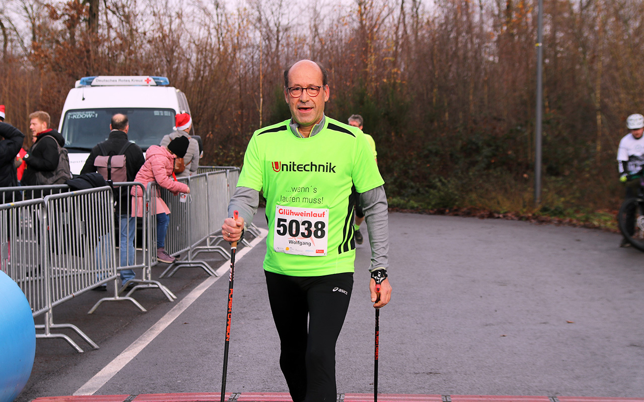/2025/11/29-11-2025-gluehweinlauf-Mhagen-028.JPG