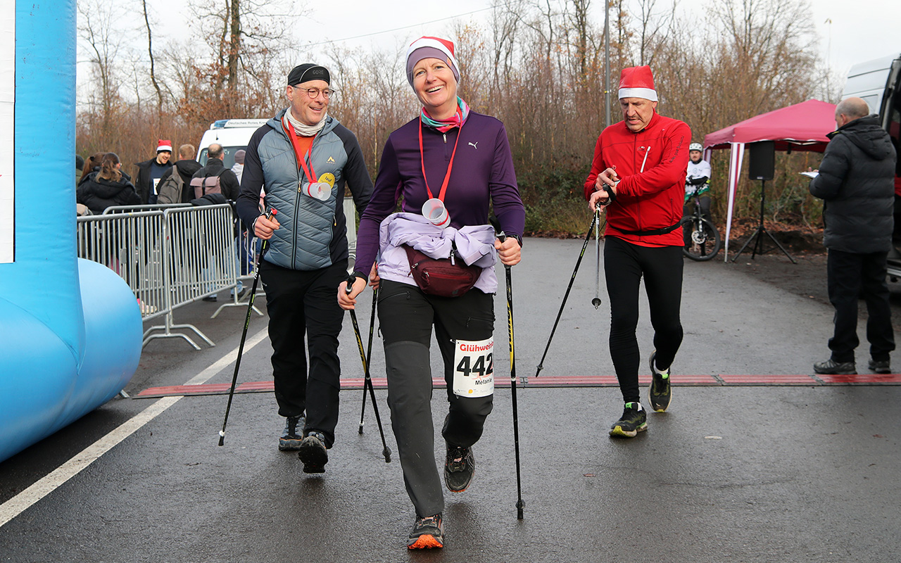 /2025/11/29-11-2025-gluehweinlauf-Mhagen-032.JPG