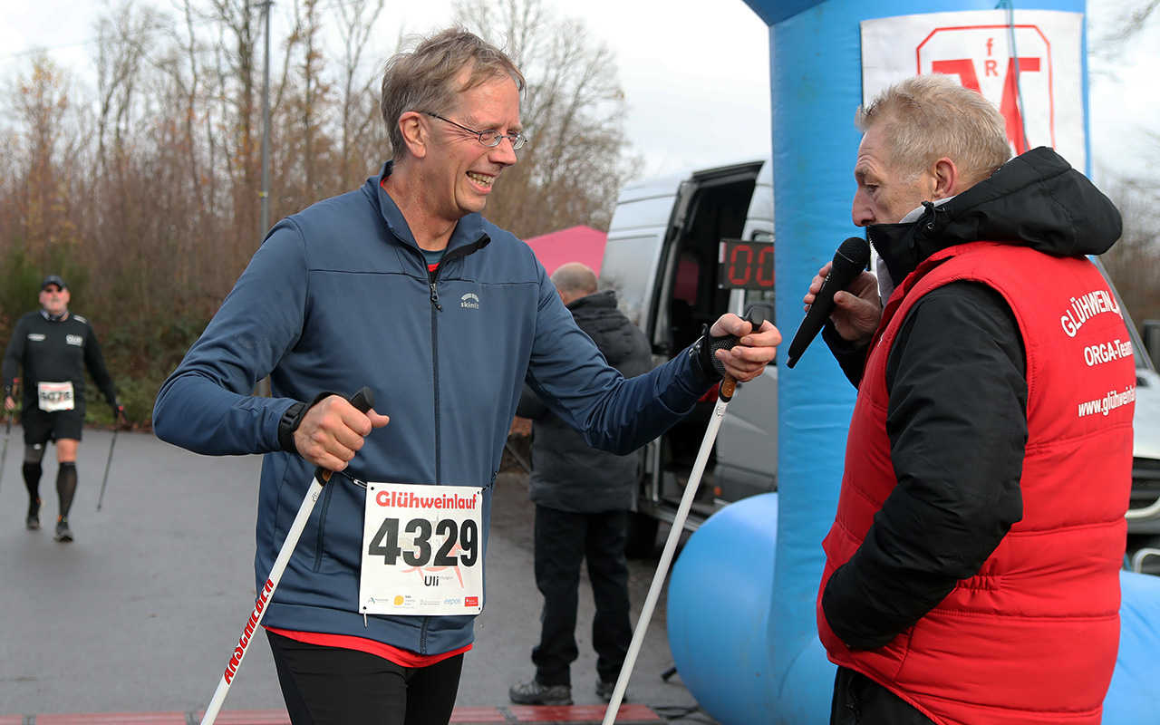 /2025/11/29-11-2025-gluehweinlauf-Mhagen-033.JPG