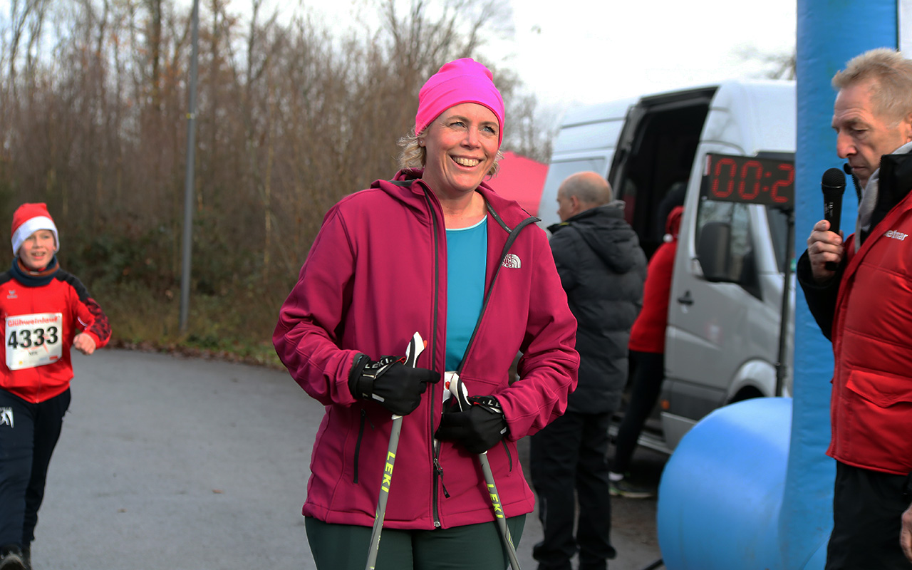/2025/11/29-11-2025-gluehweinlauf-Mhagen-035.JPG