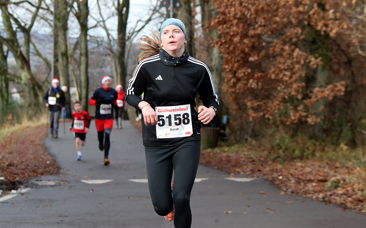 /2025/11/29-11-2025-gluehweinlauf-Mhagen-046.JPG