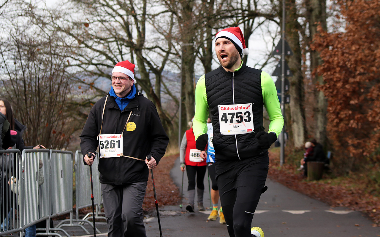 /2025/11/29-11-2025-gluehweinlauf-Mhagen-048.JPG