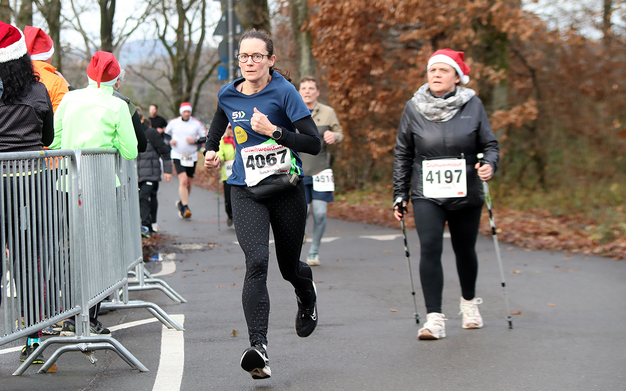 /2025/11/29-11-2025-gluehweinlauf-Mhagen-051.JPG