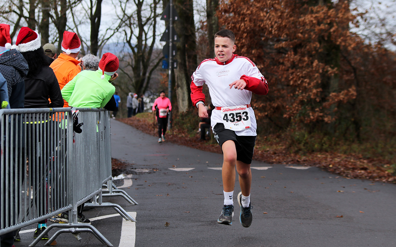 /2025/11/29-11-2025-gluehweinlauf-Mhagen-054.JPG