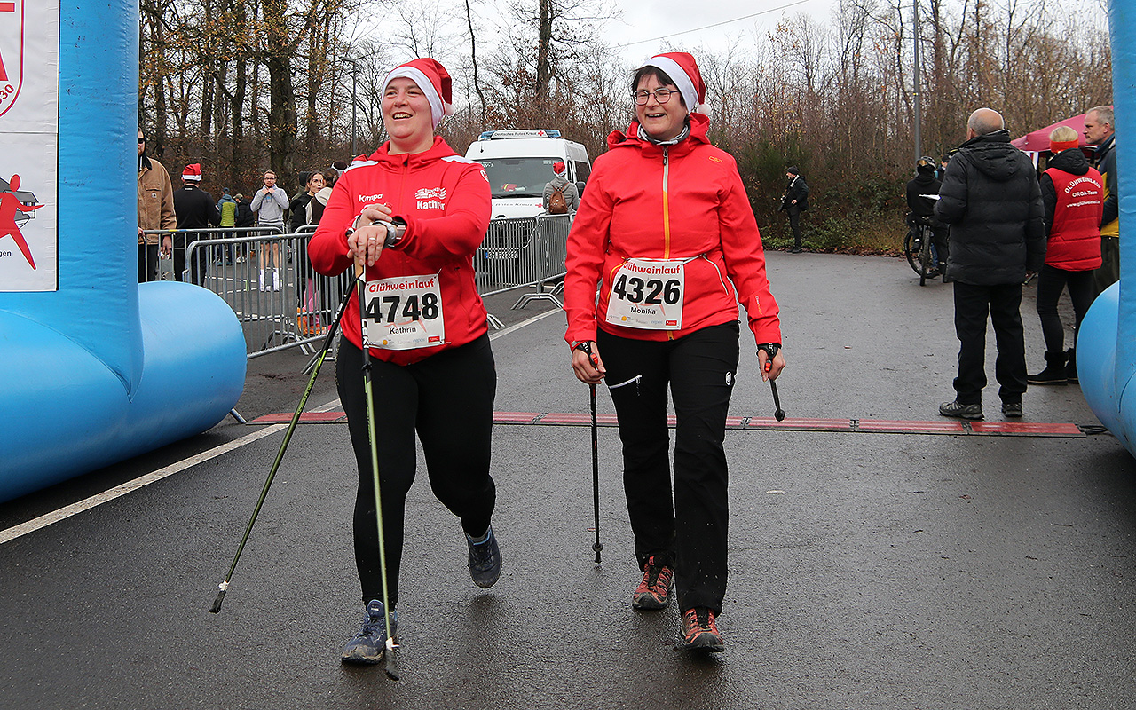 /2025/11/29-11-2025-gluehweinlauf-Mhagen-060.JPG