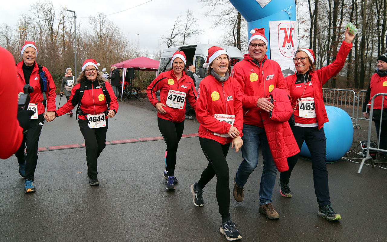/2025/11/29-11-2025-gluehweinlauf-Mhagen-067.JPG