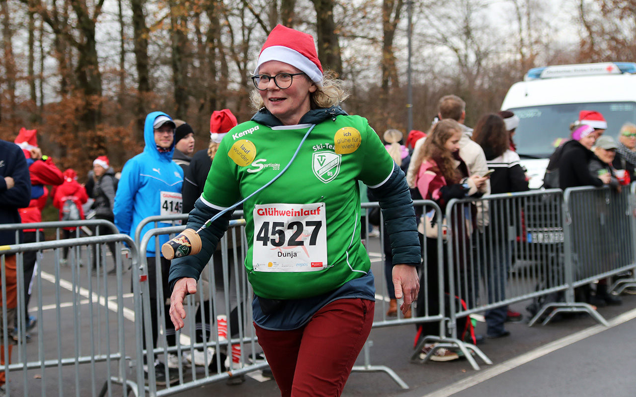/2025/11/29-11-2025-gluehweinlauf-Mhagen-100.JPG