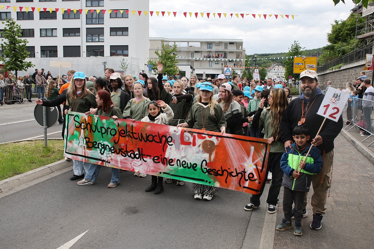 /2026/05/17-05-2026festzugg%2019.JPG