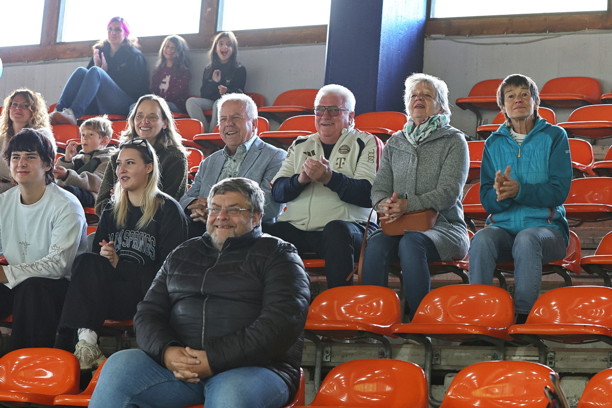 /2026/09/28-09-2026eishalleg%2015.JPG