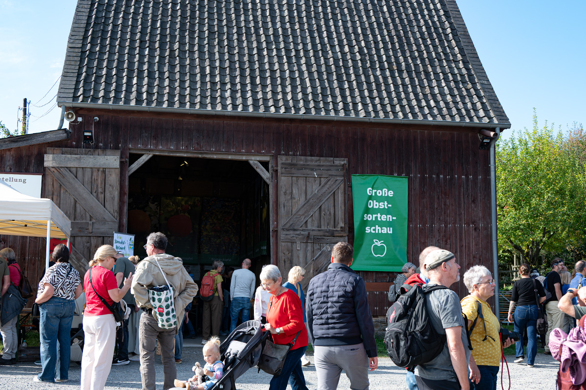 /2026/10/04-10-2026obstwiesenfestg06.jpg
