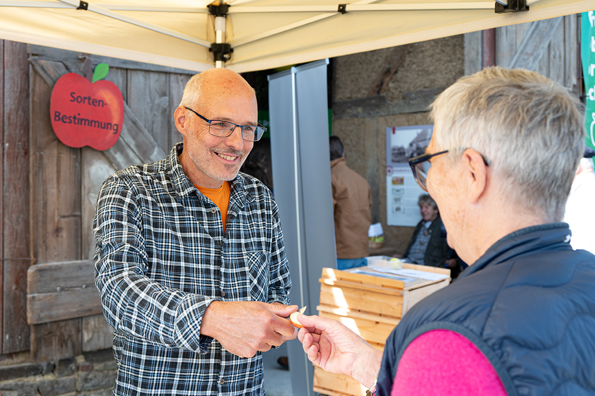 /2026/10/04-10-2026obstwiesenfestg09.jpg