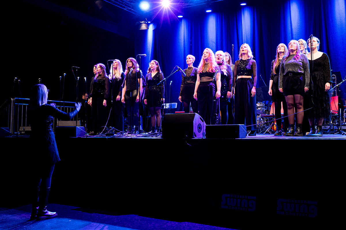 /2026/10/09-10-2026swingcompanyg09.jpg