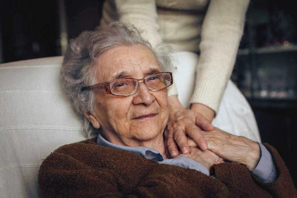 /Bilder-Nutzertermine/913349_Seniorin_Liege_rgb.jpg